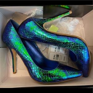 Stunning Metallic Blue, Green, Purple Snake Skin Pointed Pumps *NWT*